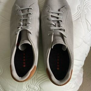 Peter Millar Mens sneakers size 15. Medium Gray